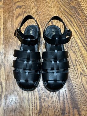 Black Women's Fisherman Sandals